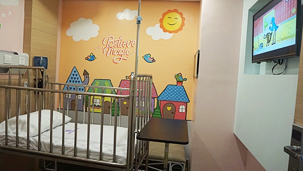 Each room's walls are painted in colors with drawings that can brighten the moods of the patients.