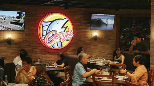 The Gerry's Restaurant and Bar at Calle Bistro can accommodate big group of diners.