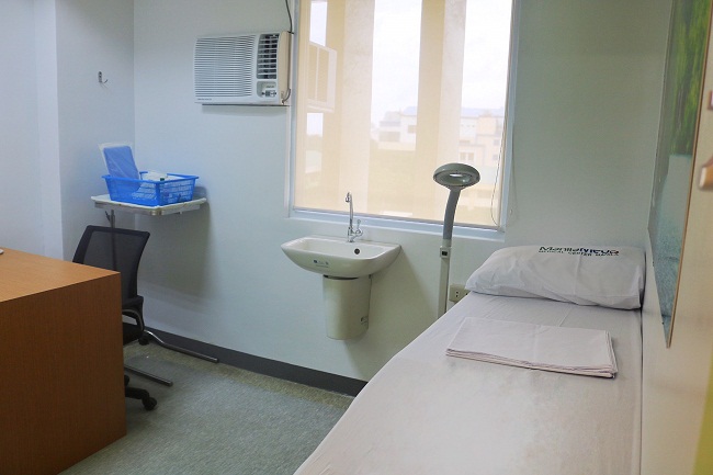 ManilaMed’s Wound Care Unit Consultation Room