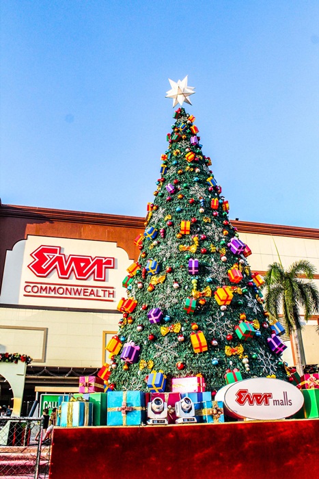 Marvel at the giant 40-foot Christmas tree at Ever Mall parking grounds.