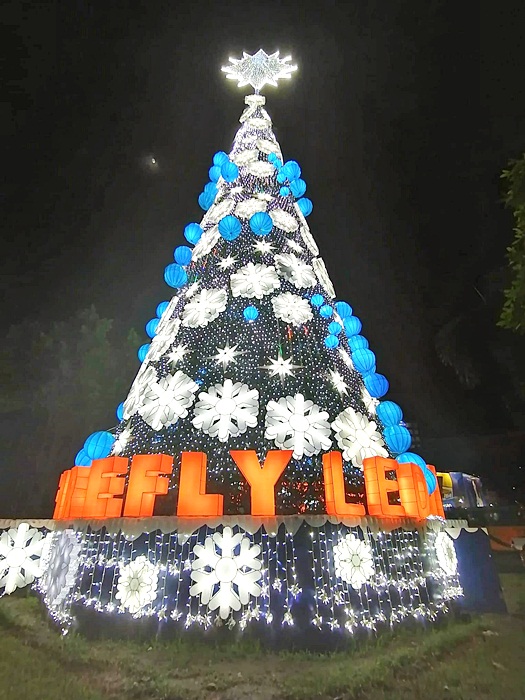 Frozen-themed Christmas Tree at SM North Edsa