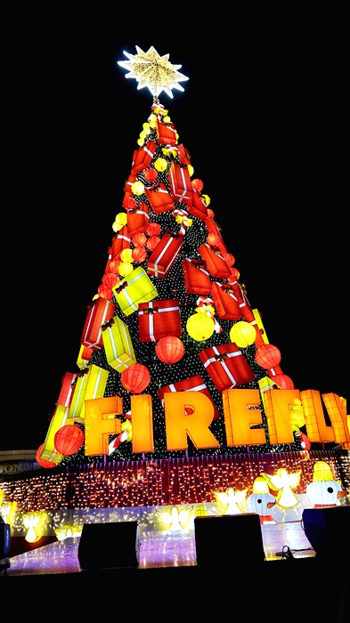 75-foot Firefly LED Giant Christmas Tree at SM By the Bay Mall of Asia 