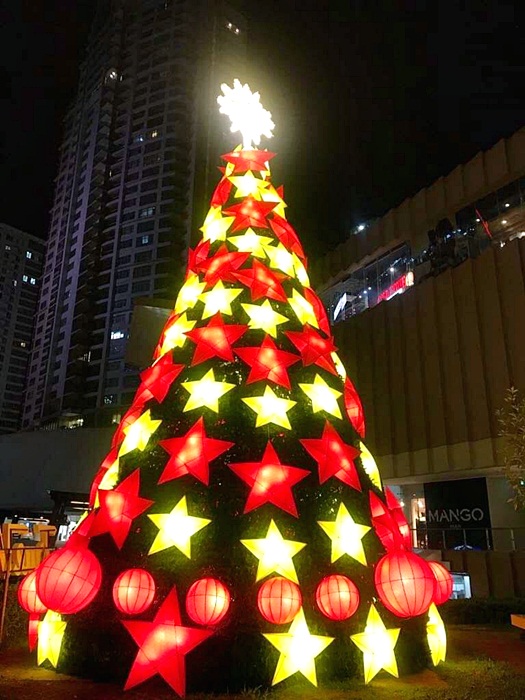 Parol-inspired Christmas Tree at Ayala Cebu