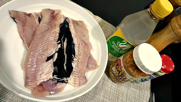 You can fry simply using salt and pepper or with vinegar and garlic bits. Have the total freedom to adjust the saltiness or spiciness when you use SeaKing unseasoned bangus.