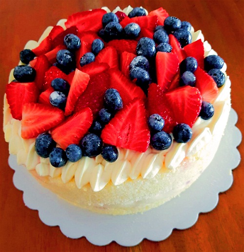 Berry Mascarpone Cake by Cravings