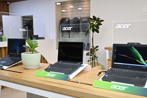 Buy Acer laptops at Acer's flagship store in SM Megamall Cyberzone