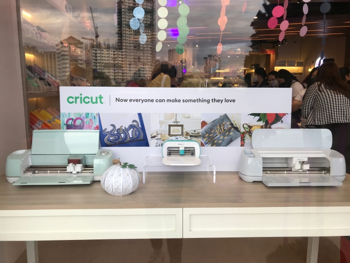 Different types/sizes of cricut machines are available in The Happy Station