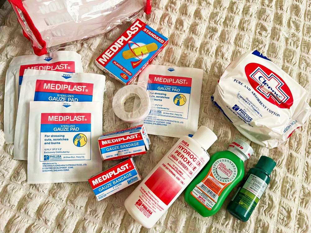 Knowing that you have a well-equipped first aid kit readily available provides peace of mind for you and your family. 