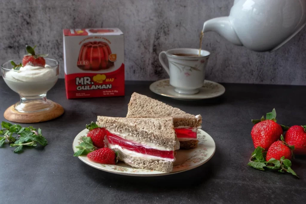 Jelly and cream sandwich with Mr. Hat Gulaman